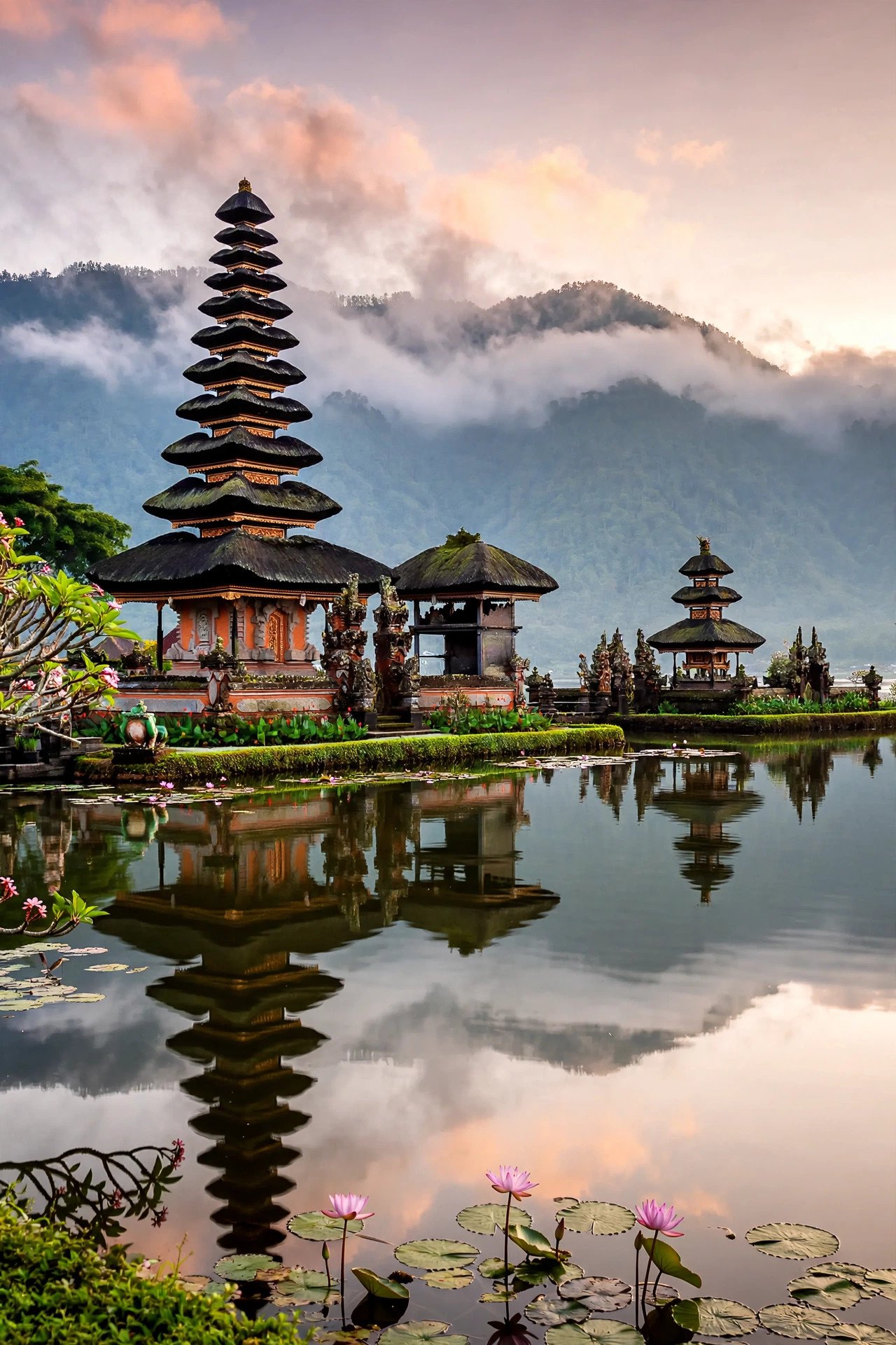 Ulun Danu Beratan: The Temple on the Lake — Bali honeymoon highlight for a romantic island trip